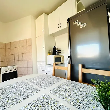 Eden Apartment *